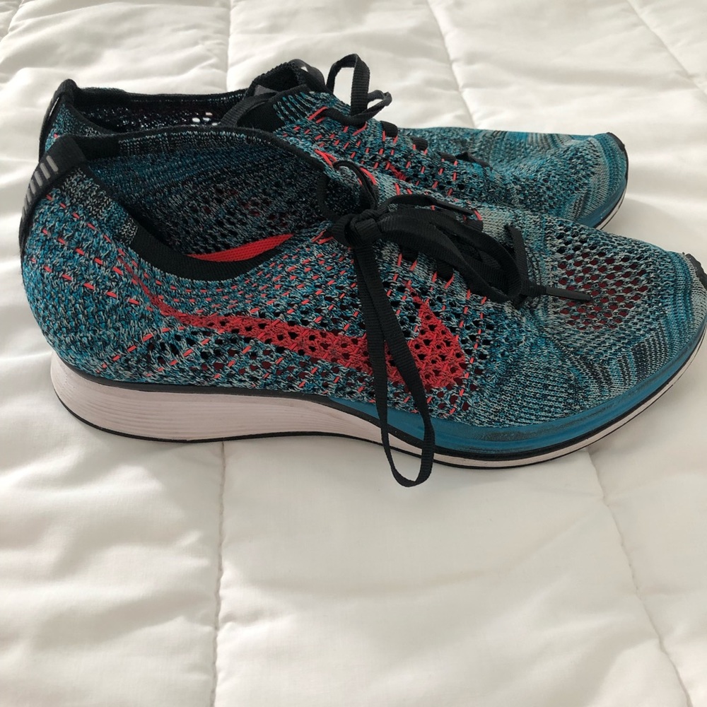 Nike Fly Knit Men’s 6.5 (Fits like Women’s 8)